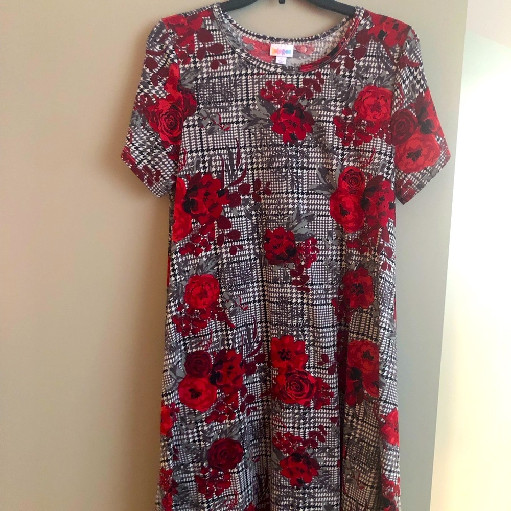 LuLaRoe Black/White/Floral Carly